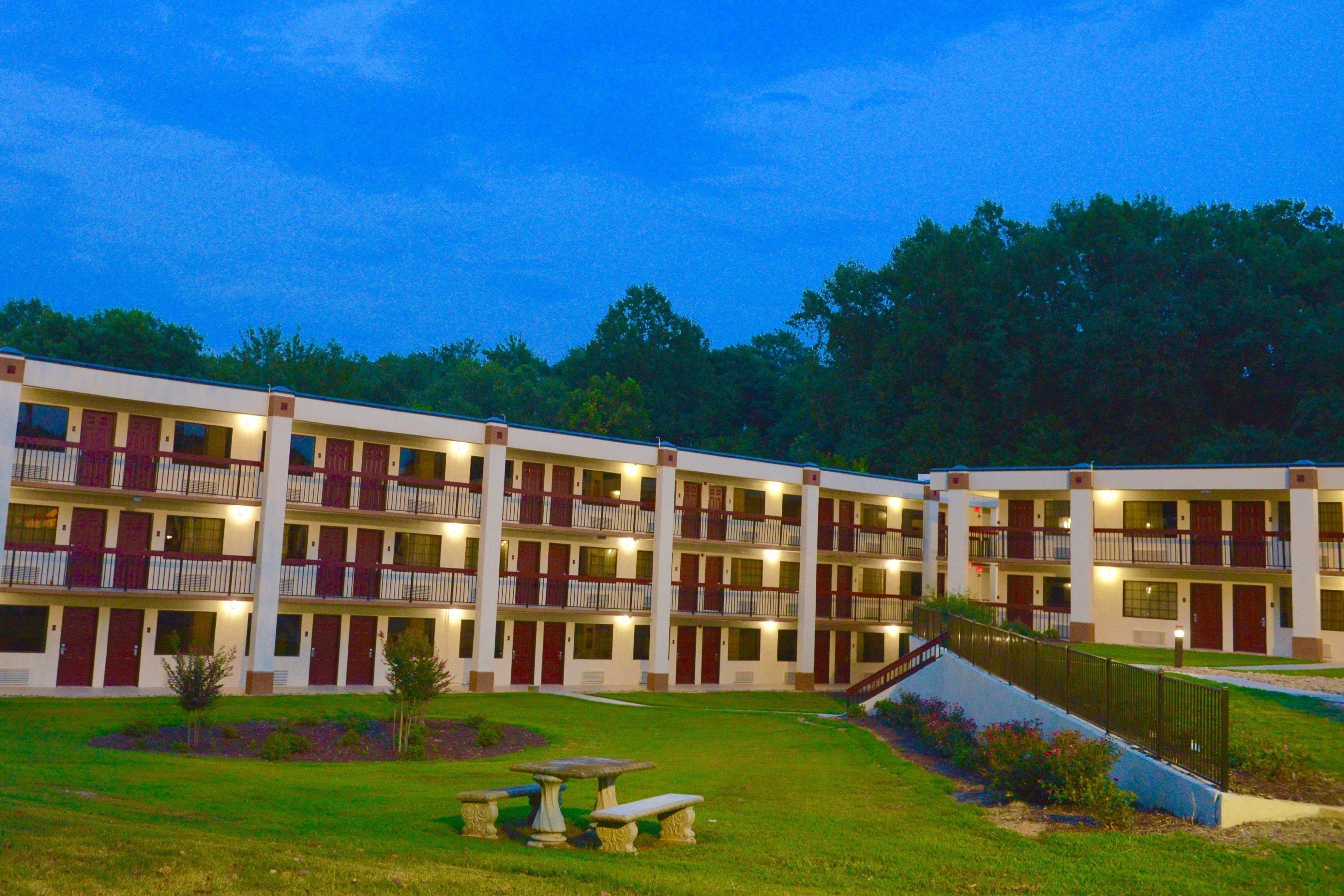 Red Roof Inn & Suites Commerce - Athens Exterior photo